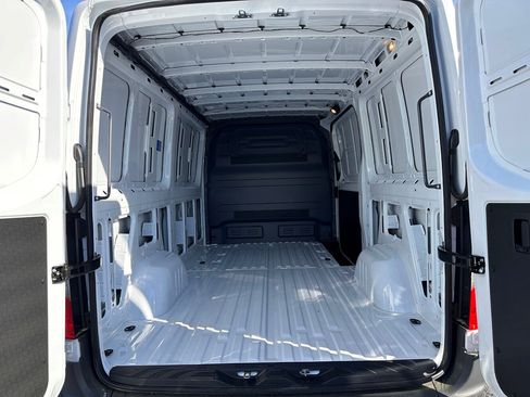 Used 2025 Mercedes-Benz Sprinter 2500 image 21