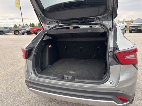 Used 2025 Chevrolet Trax LT image 9