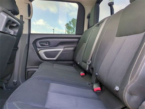 Used 2019 Nissan Titan SV image 14