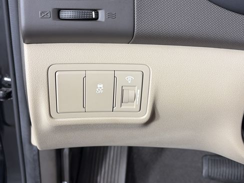 Used 2012 Hyundai Elantra GLS FWD image 25