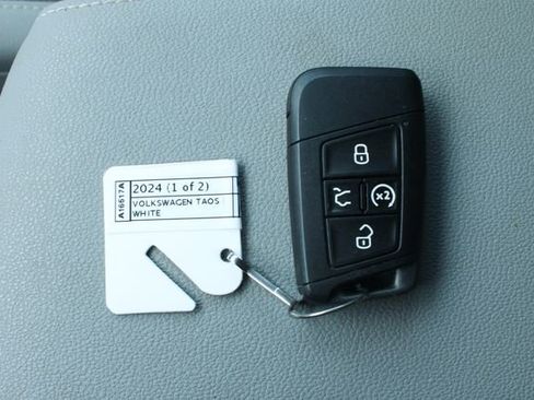 Used 2024 Volkswagen Taos SE FWD image 29