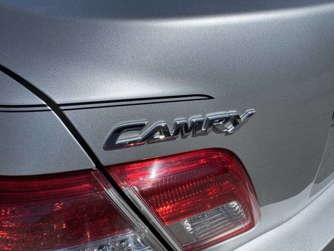 Used 2010 Toyota Camry LE image 8