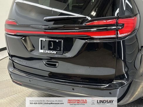 New 2026 Chrysler Pacifica Select w/ S Appearance Package image 9