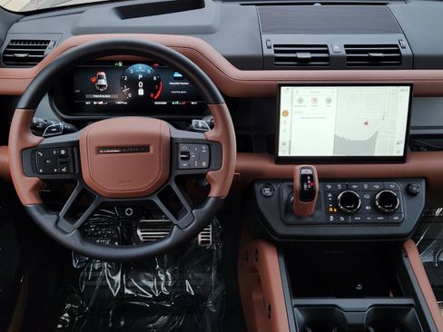 Used 2025 Land Rover Defender 110 AWD/4WD image 23