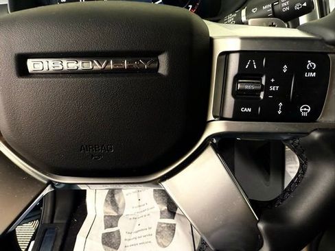 Certified 2025 Land Rover Discovery Dynamic SE AWD/4WD image 18