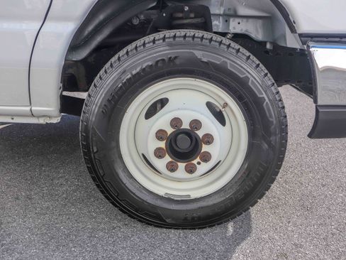 Used 2019 Ford E-350 and Econoline 350 Super Duty w/ Power Windows & Locks Group image 24