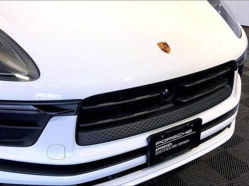 Certified 2023 Porsche Macan AWD/4WD image 34
