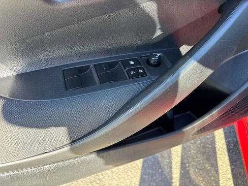 Used 2021 Toyota Corolla LE FWD image 13
