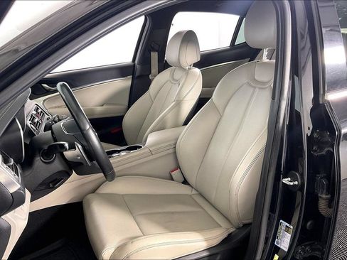 Used 2022 Genesis G70 2.0T RWD image 34