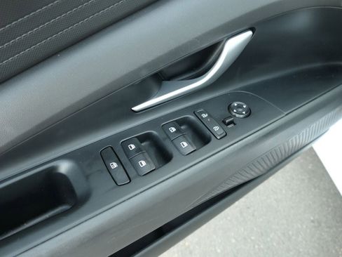 Used 2024 Hyundai Elantra SEL image 15