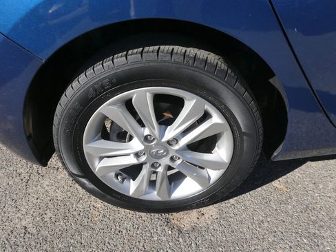 Used 2015 Hyundai Elantra GT image 28