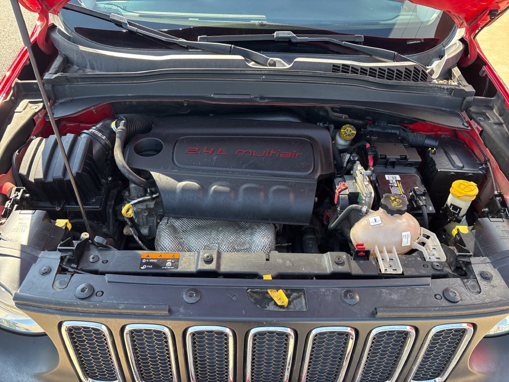 Used 2017 Jeep Renegade Latitude AWD/4WD image 21