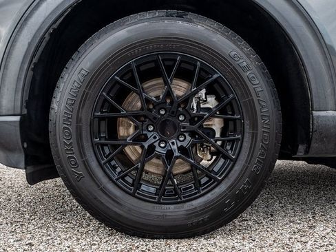 Used 2020 Ford Explorer XLT image 6