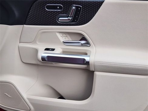 New 2026 Mercedes-Benz GLB 250 4MATIC image 17