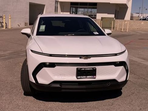 New 2026 Chevrolet Equinox EV LT FWD image 3