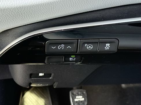 Used 2022 Toyota Prius XLE image 23