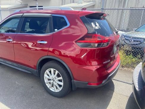 Used 2018 Nissan Rogue SV FWD image 4