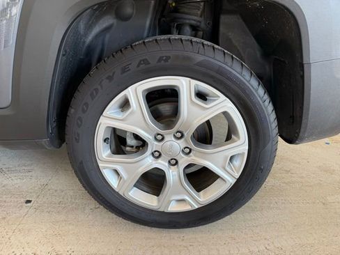 Used 2022 Jeep Renegade Limited AWD/4WD image 31