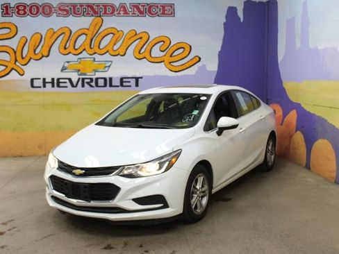 Used 2018 Chevrolet Cruze LT FWD image 2
