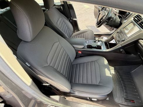Used 2019 Ford Fusion SE FWD image 17