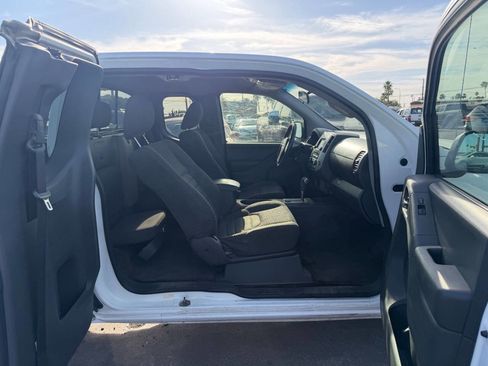 Used 2018 Nissan Frontier SV RWD image 23
