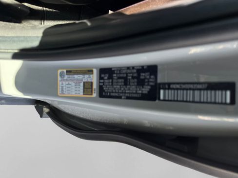 Used 2024 Kia Carnival EX FWD image 25