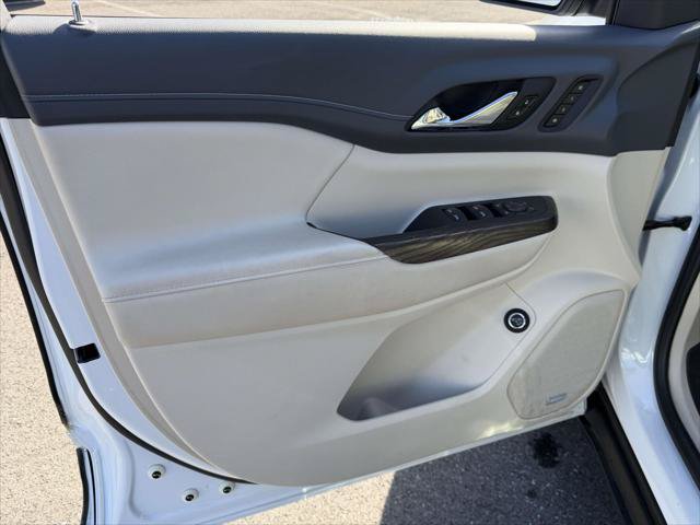 Used 2022 GMC Acadia Denali w/ Denali Technology Package AWD/4WD image 19