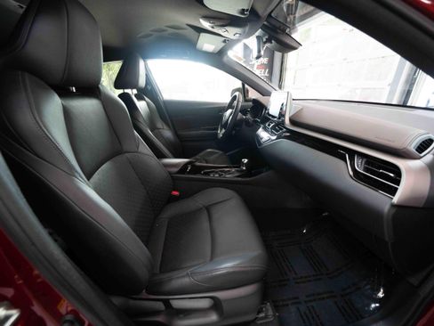 Used 2019 Toyota C-HR Limited FWD image 27