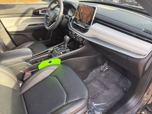 Certified 2024 Jeep Compass Limited w/ Sun and Sound Group image 23