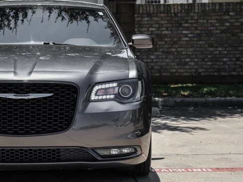 Used 2019 Chrysler 300 S RWD image 61