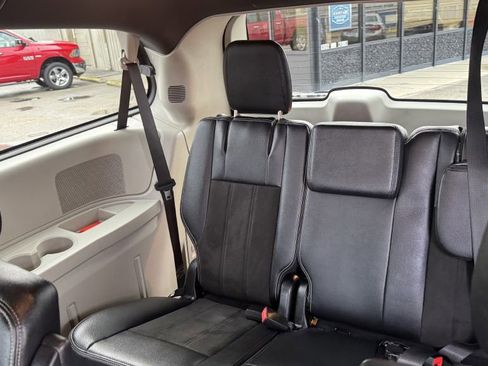 Used 2020 Dodge Grand Caravan SXT image 23