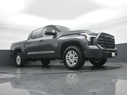 Used 2022 Toyota Tundra SR5 w/ SR5 Convenience Package image 62