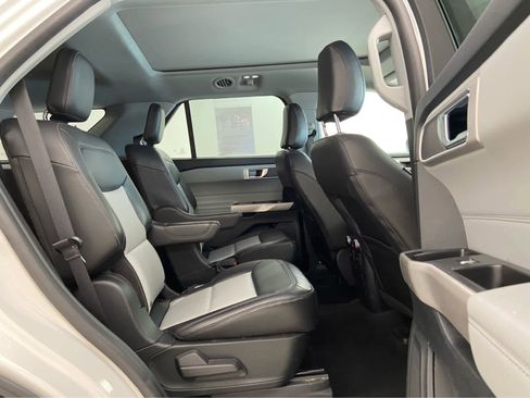 Used 2022 Ford Explorer XLT w/ Equipment Group 202A image 19