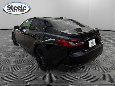 Used 2025 Toyota Camry SE w/ Convenience Package FWD image 3