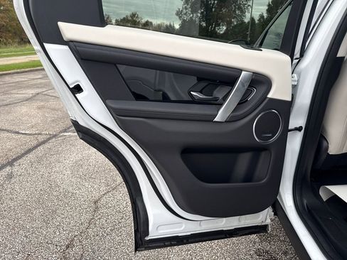 New 2024 Land Rover Discovery Sport S image 9