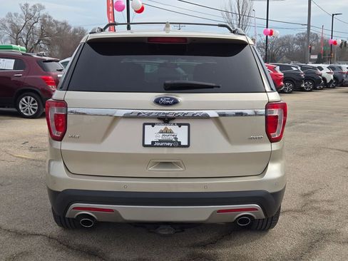 Used 2017 Ford Explorer XLT image 14