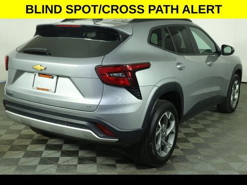 Used 2024 Chevrolet Trax LT w/ Driver Confidence Package FWD image 7