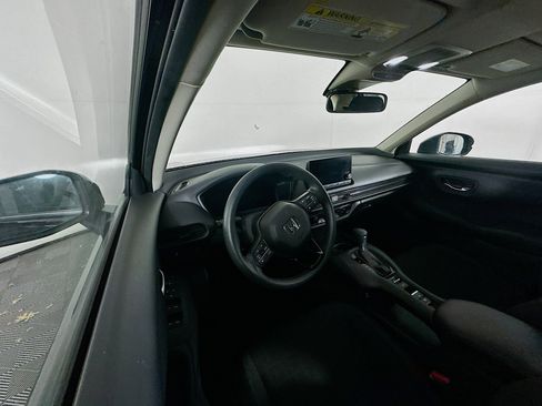 Used 2025 Honda HR-V LX image 18