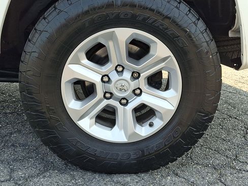 Used 2015 Toyota 4Runner SR5 Premium AWD/4WD image 9