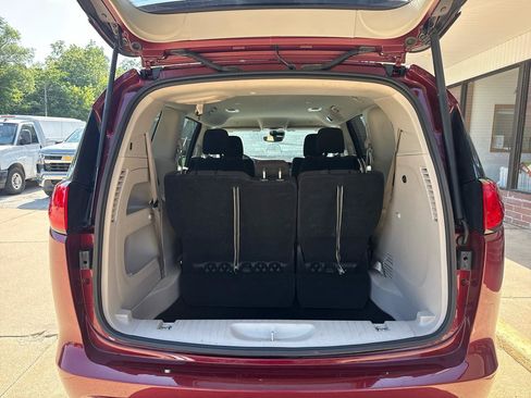 Used 2023 Chrysler Voyager LX FWD image 23