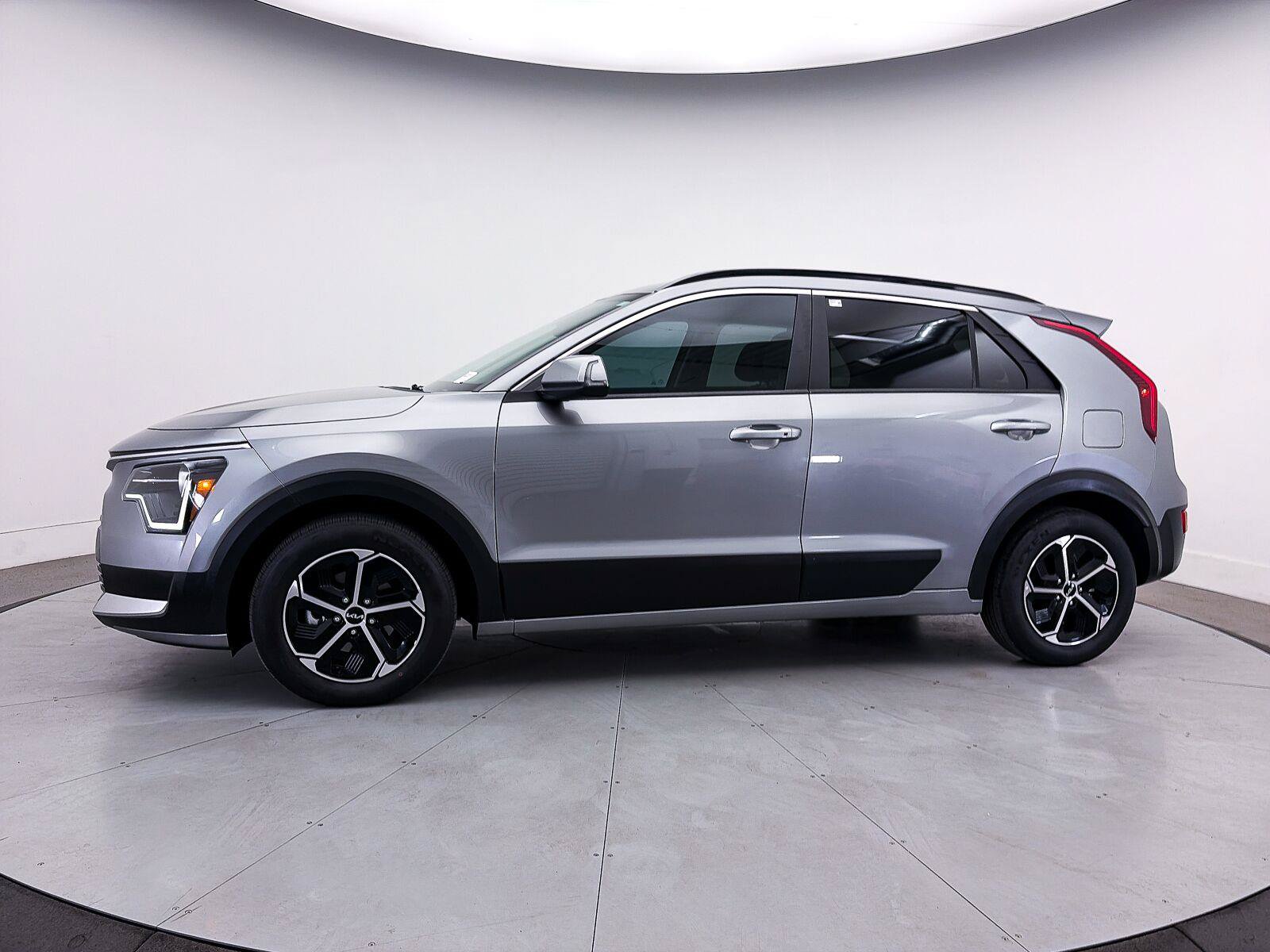 Used 2025 Kia Niro EX FWD image 42