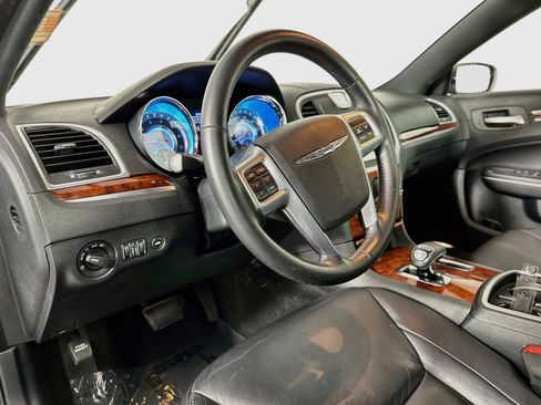 Used 2013 Chrysler 300 RWD image 10