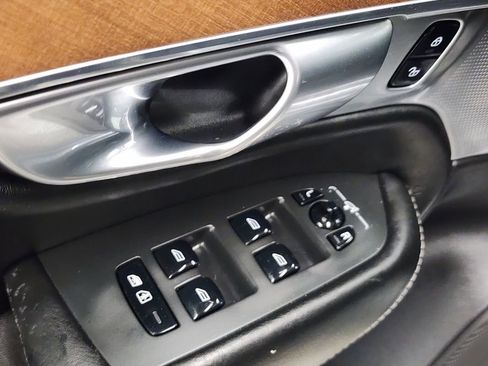 Used 2017 Volvo XC90 T6 Inscription w/ Vision Package image 24