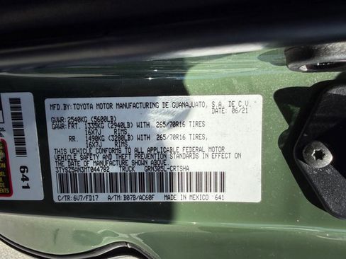 Used 2021 Toyota Tacoma TRD Off-Road w/ Technology Package AWD/4WD image 30