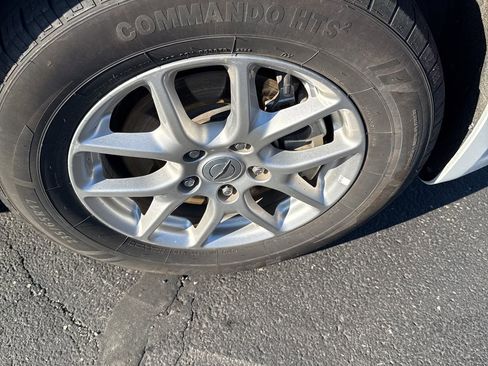 Used 2024 Chrysler Pacifica Touring-L image 25