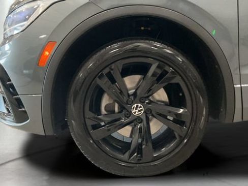Certified 2024 Volkswagen Tiguan SE R-Line AWD/4WD image 27