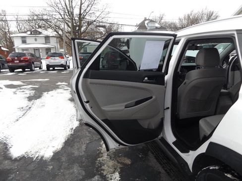 Used 2016 Hyundai Tucson SE w/ Option Group 02 image 18