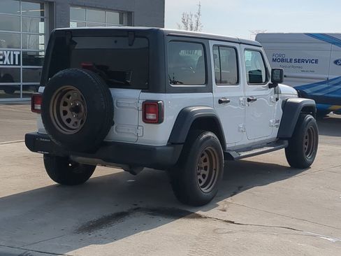 Used 2018 Jeep Wrangler Unlimited Sport S AWD/4WD image 8