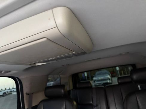 Used 2010 GMC Yukon Denali RWD image 32