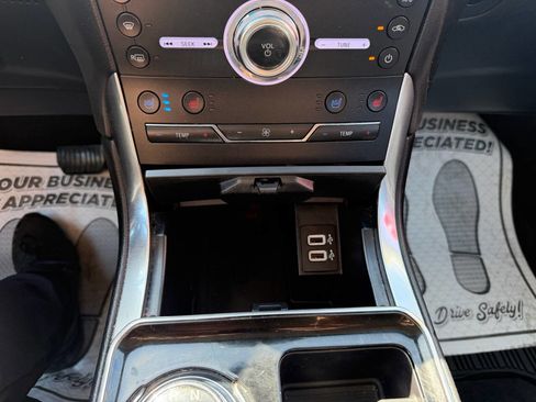 Used 2019 Ford Edge Titanium w/ Equipment Group 301A AWD/4WD image 18